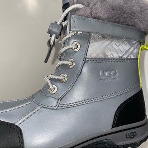 UGG Boots New Butte II CWR Kids boys size 13 grey